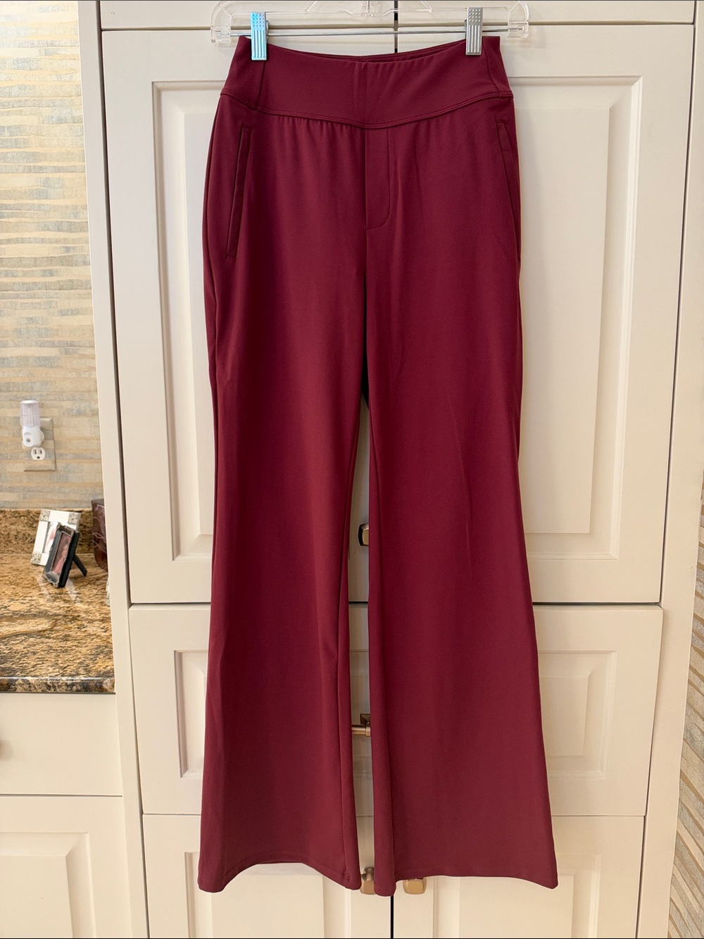 HALARA Wide-Leg High-Rise Pants in Burgundy Wine